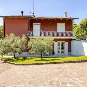 https://pace-luminosit-e-comodit-a-due-passi-dal-garda.it-lombardy.com